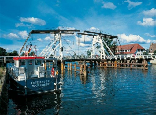 Klapbrug Wiek c TV Mecklenburg Vorpommern Klapbrug Wiek c TV Mecklenburg Vorpommern